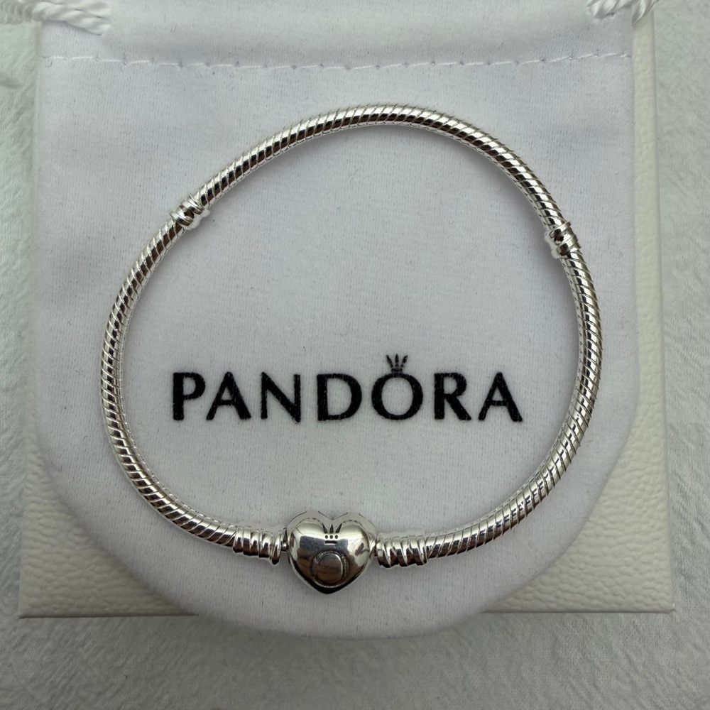 Pandora Moments Heart Clasp Bangle 7.5 in - Picture 4 of 7